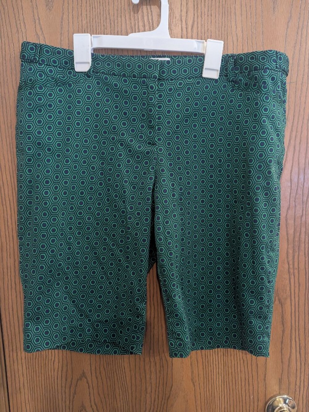 Laundry by Shelli Segal Geometric Bermuda Chino Honey Comb Green Navy Shorts-14